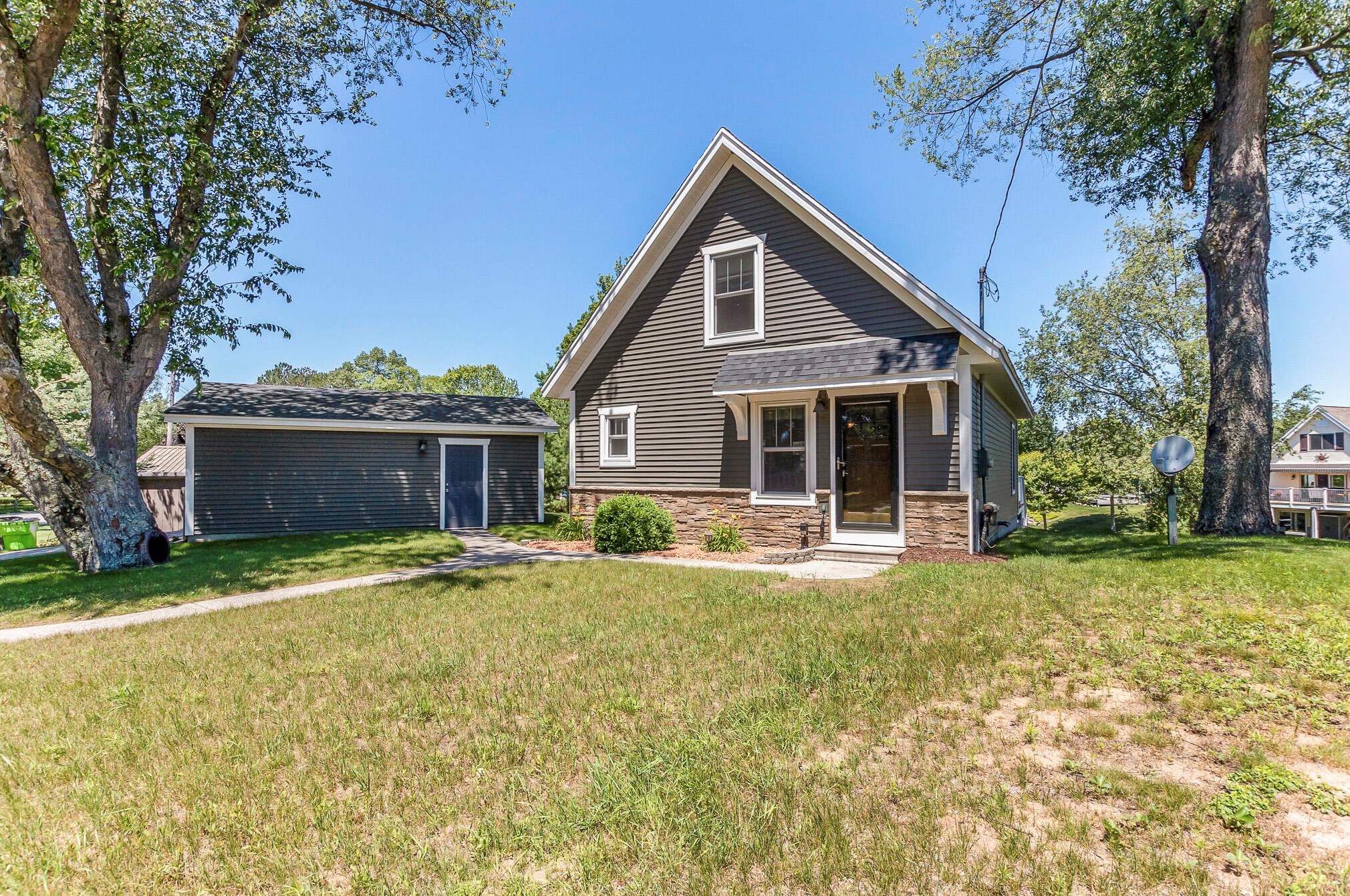 2085 White Birch Dr, Silver Lake, MI 49436