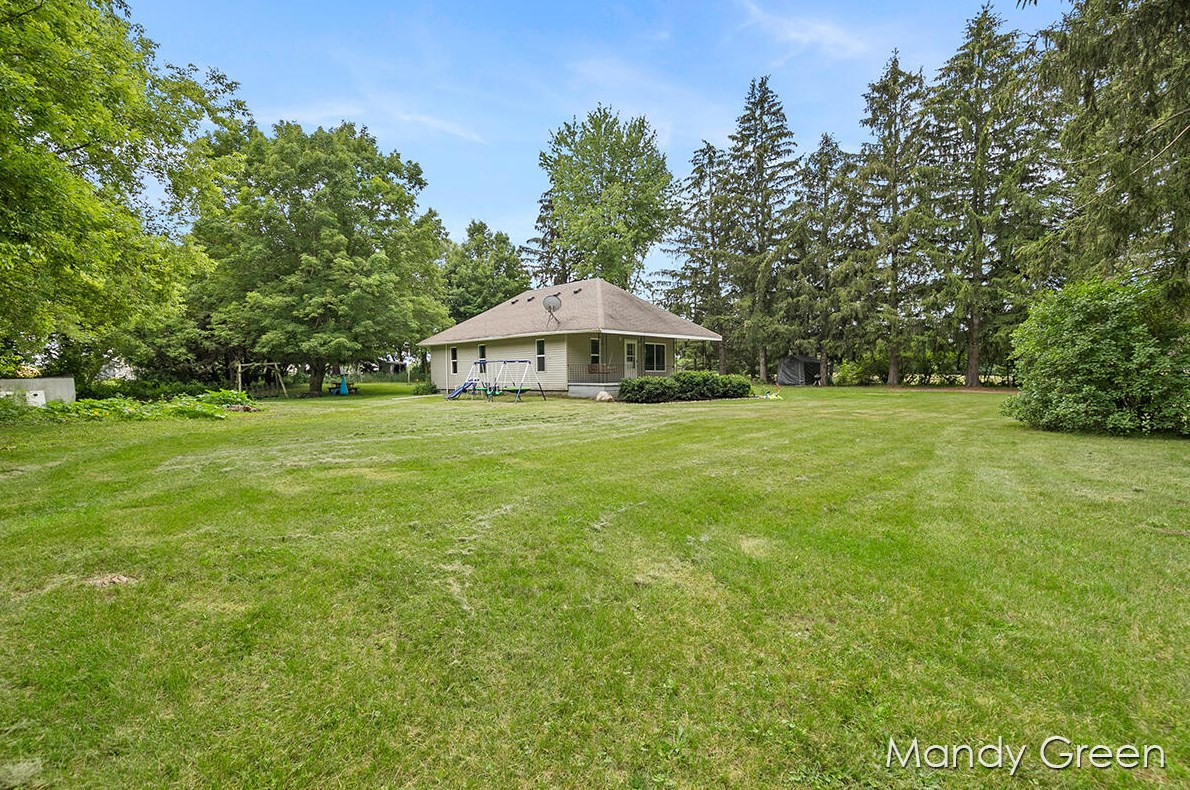 1726 E Pakes Rd, Stanton, MI 48888