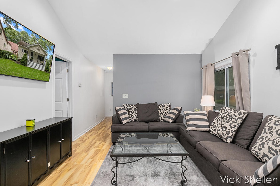 16935 Spring Lake Rd, Spring Lake MI  49456-1372 exterior