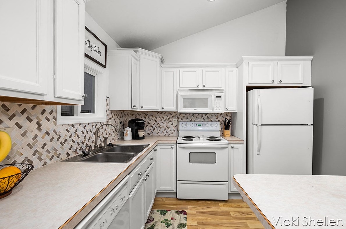 16935 Spring Lake Rd, Spring Lake MI  49456-1372 exterior