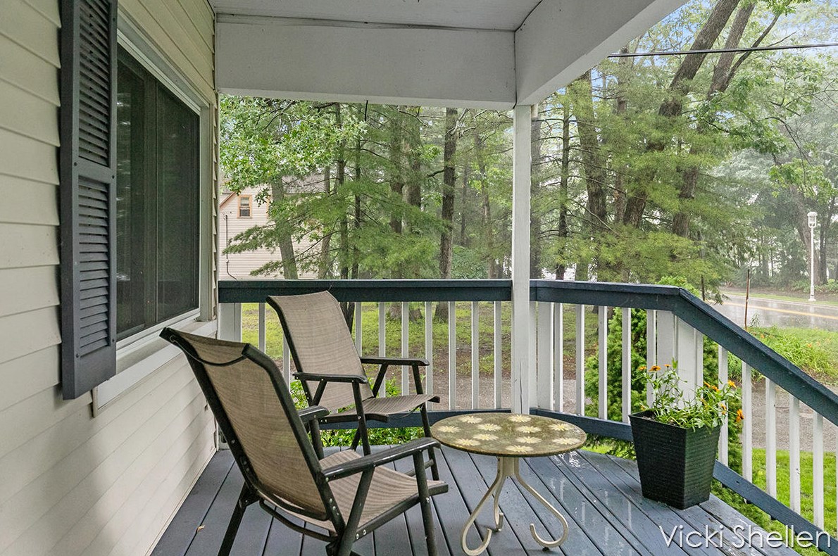 16935 Spring Lake Rd, Spring Lake MI  49456-1372 exterior