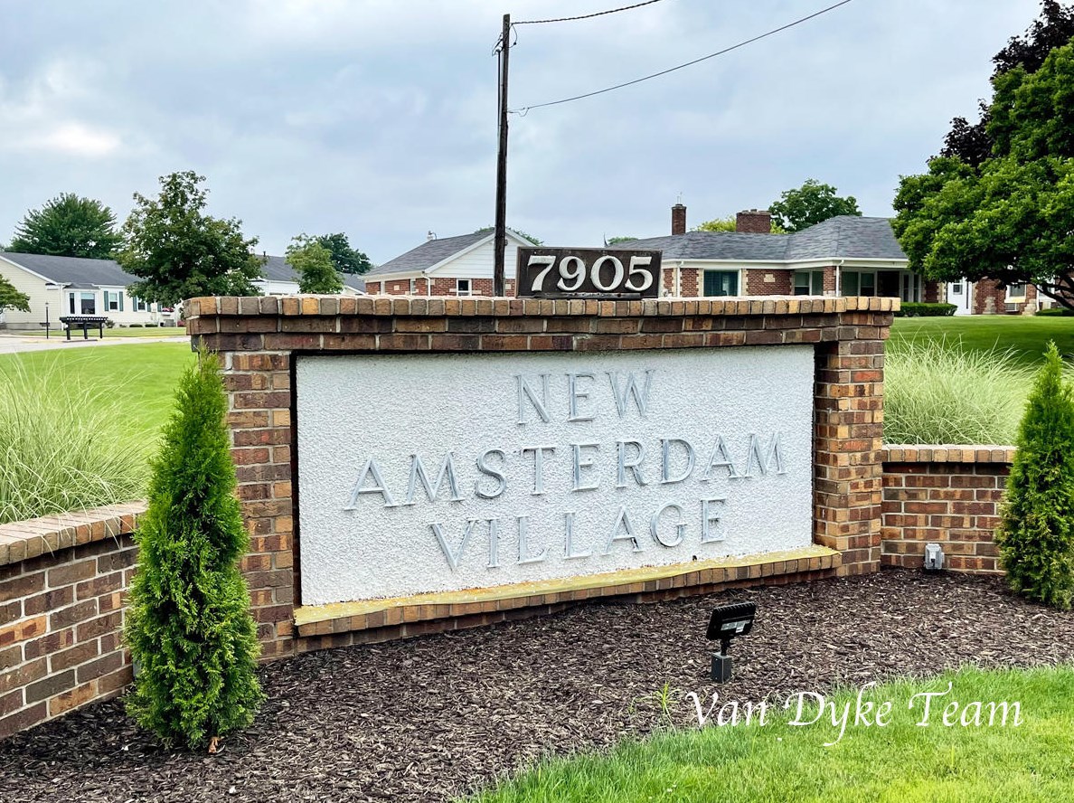 690 Village Ln #103, Jenison, MI 49428