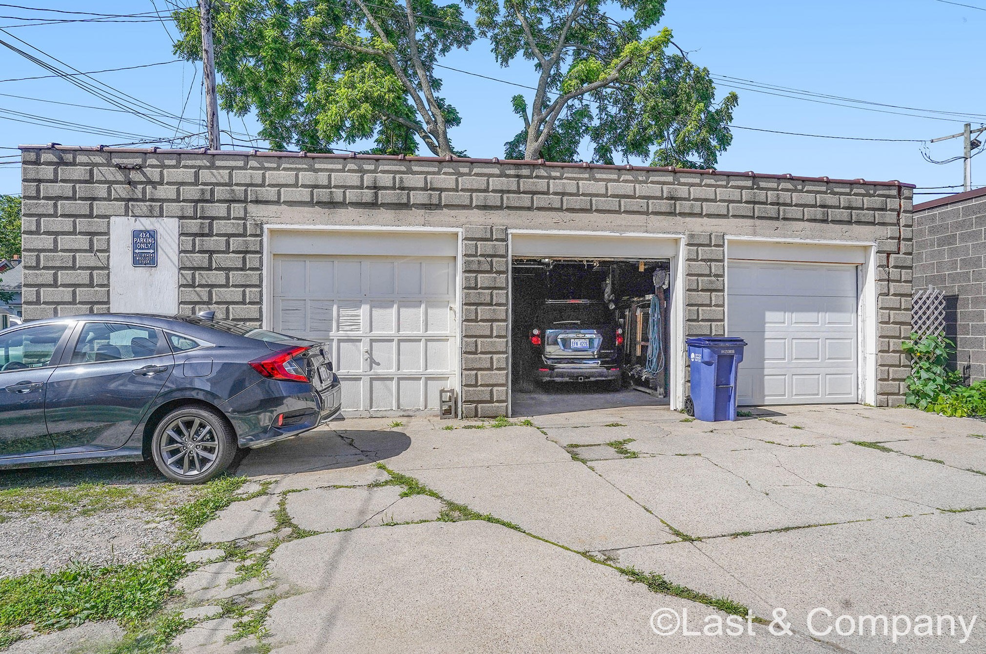 865 Leonard St, Grand Rapids MI 49504-4133 exterior