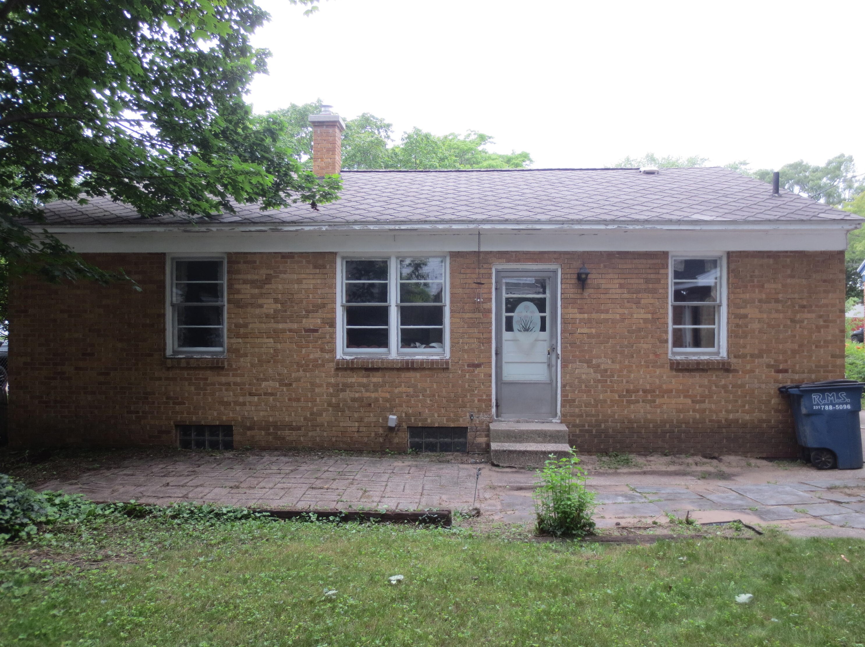 2880 Westland Rd, Meskegon, MI 49441