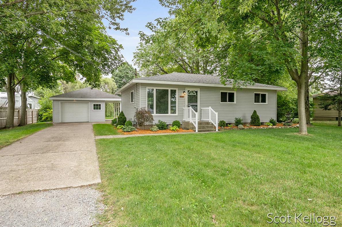 1280 Sycamore Dr, Jenison, MI 49428-8336