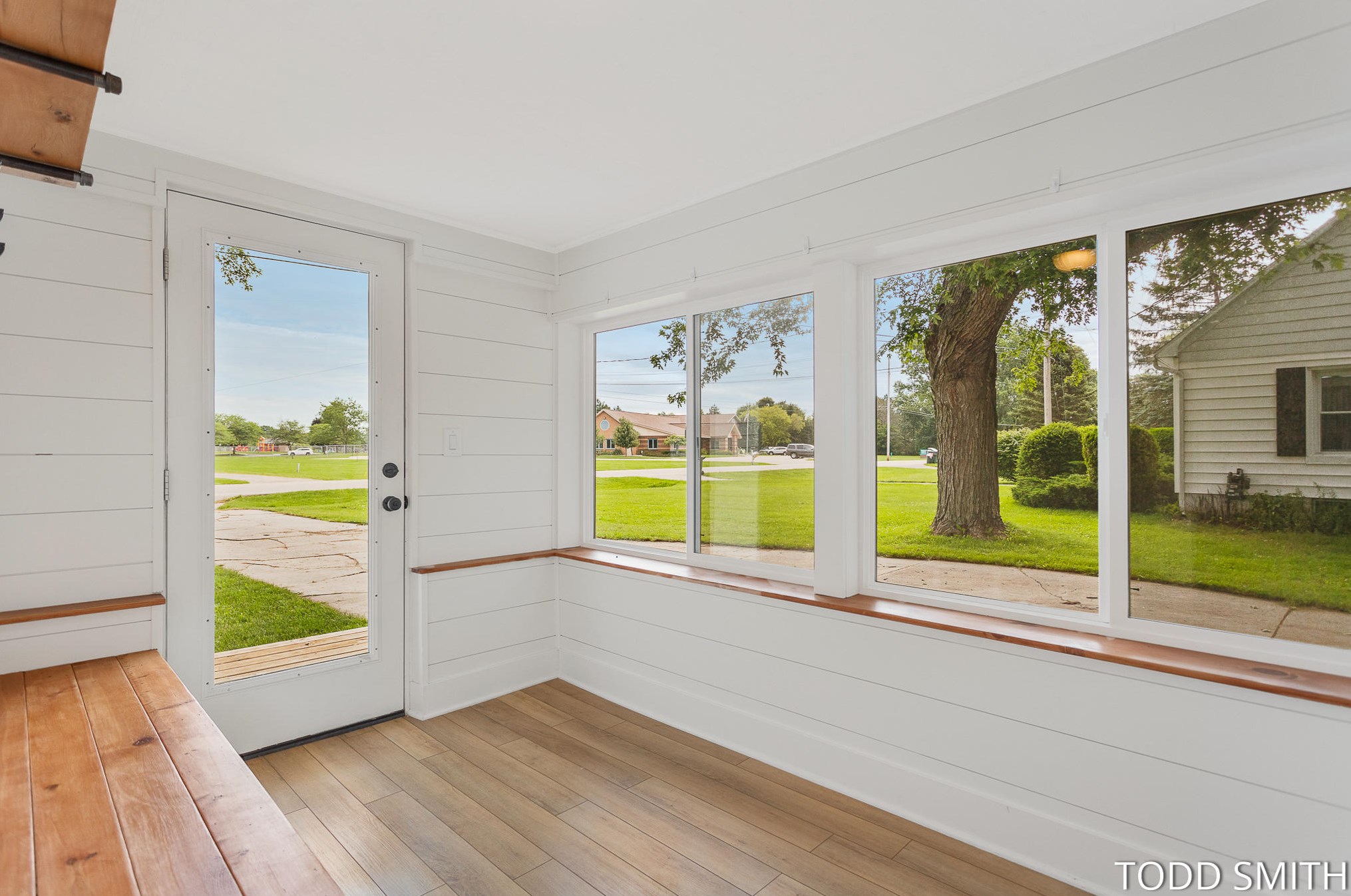 1494 Leonard St, Grand Rapids MI  49534-9540 exterior