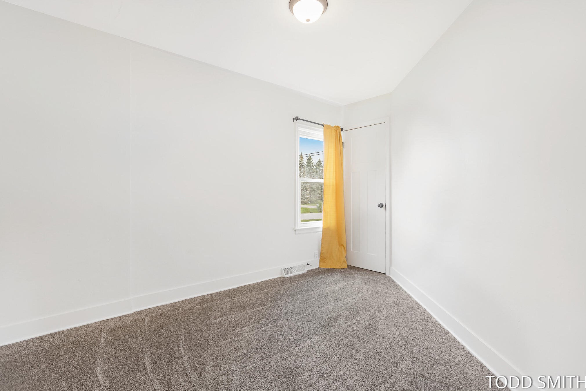 1494 Leonard St, Grand Rapids MI  49534-9540 exterior