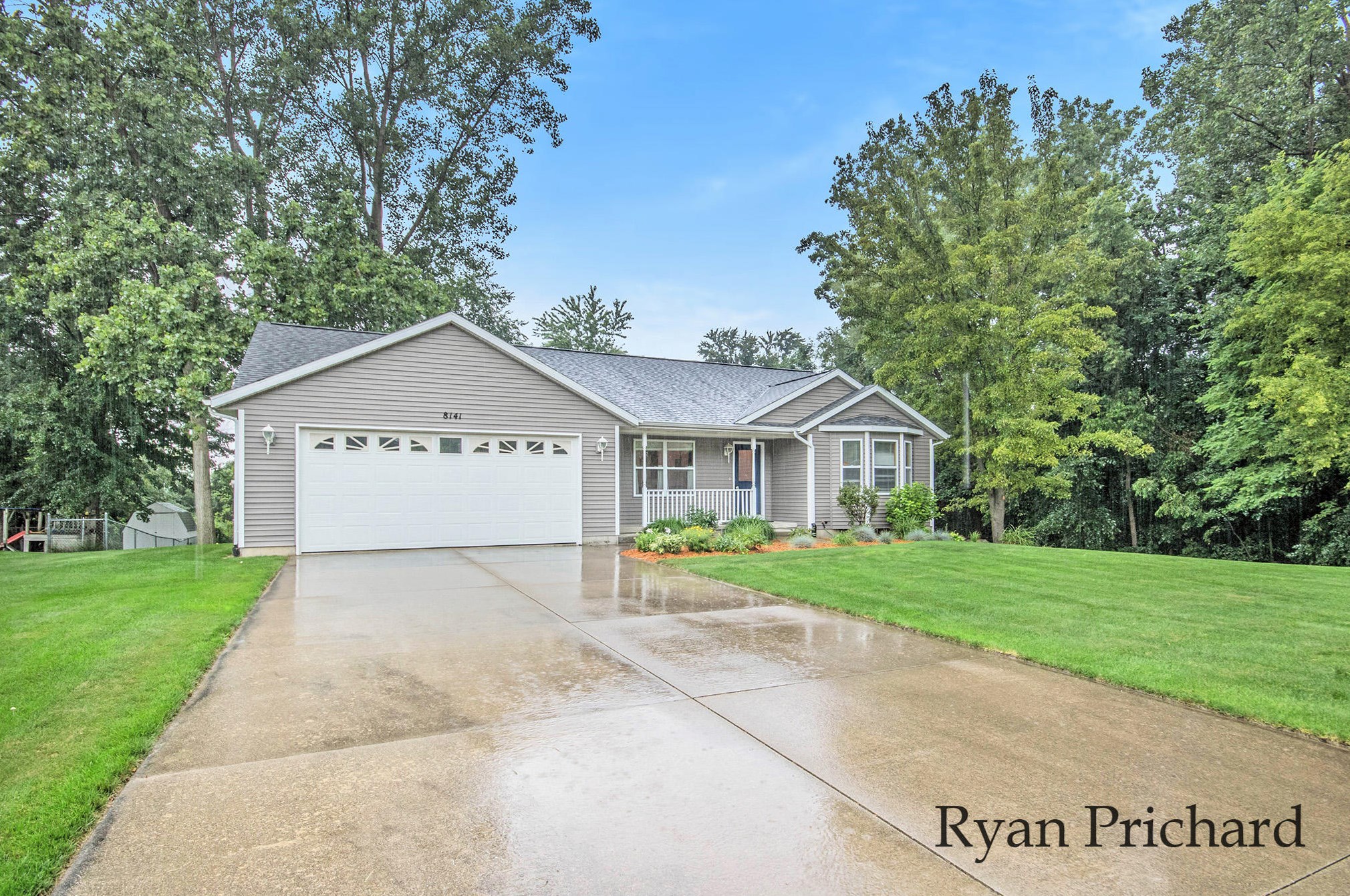 8141 Byron Garden Dr, Byron Township, MI 49315-9091