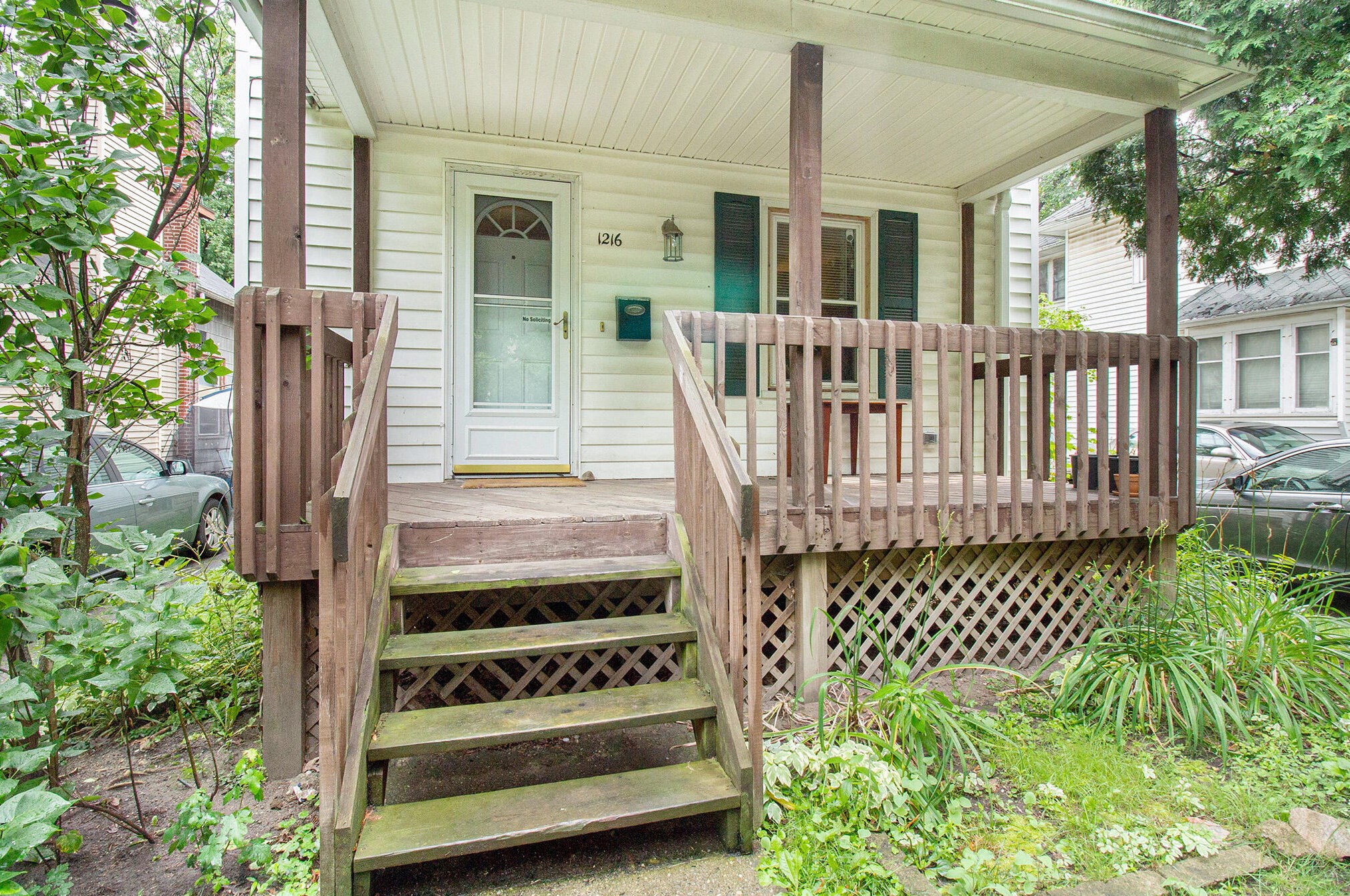 1216 Hickory St, Lansing, MI 48912-1715