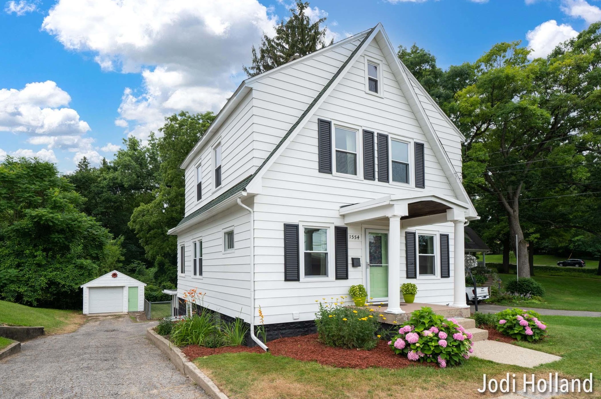 1554 Bridge St, Grand Rapids, MI 49504-4973