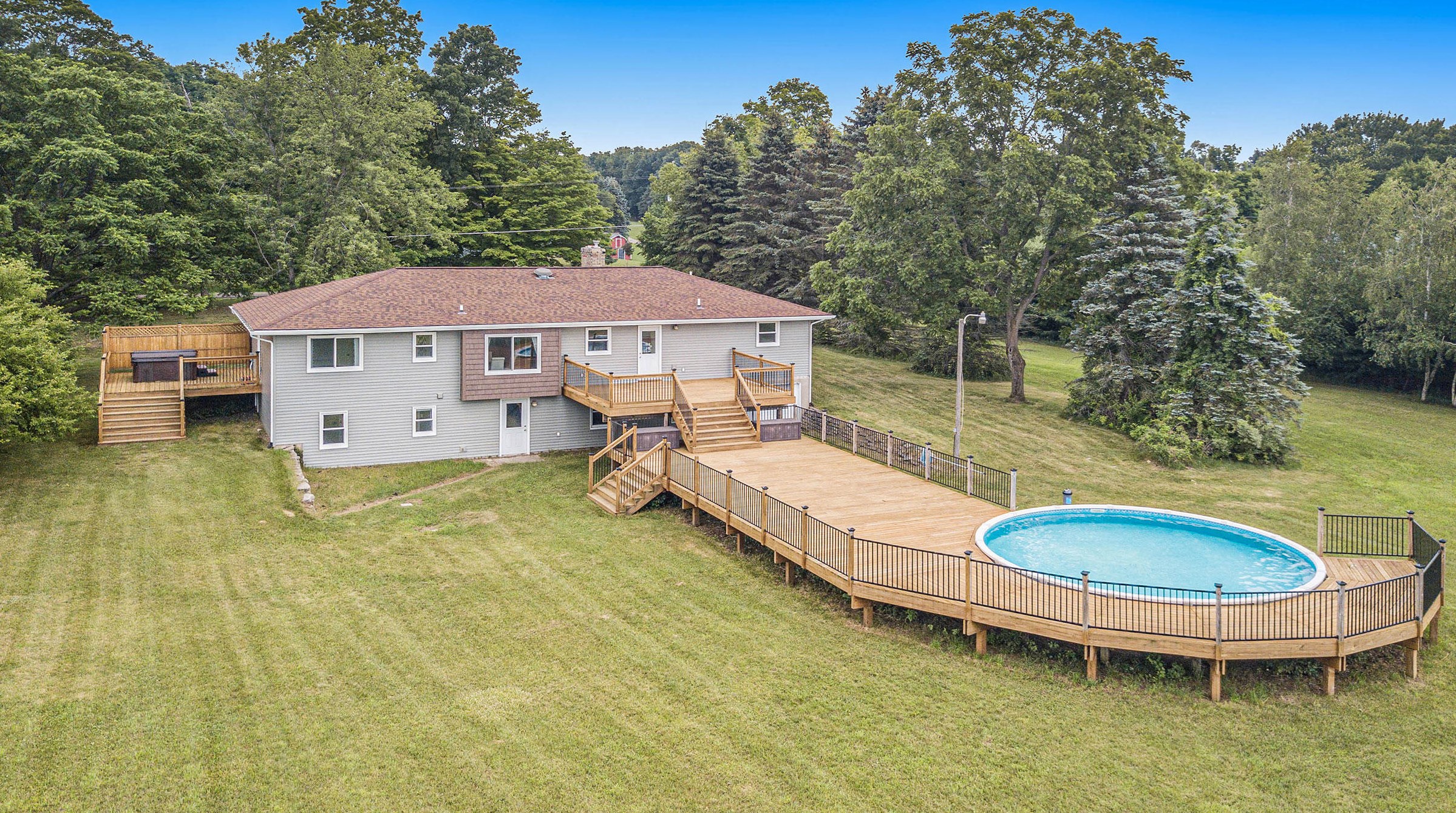 5915 Sunfish Lake Ave, Rockford, MI 49341