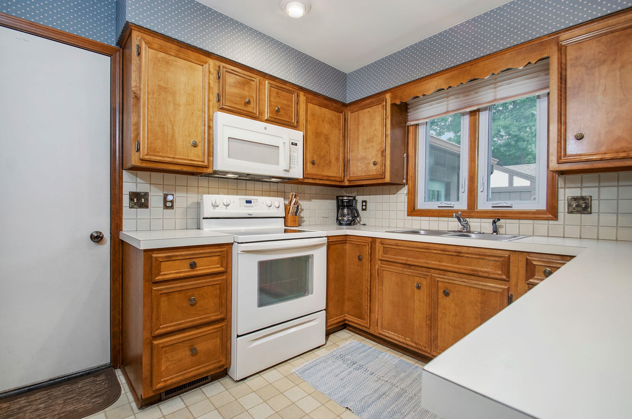 2241 Radcliff Cir, Grand Rapids MI 49546-7725 exterior