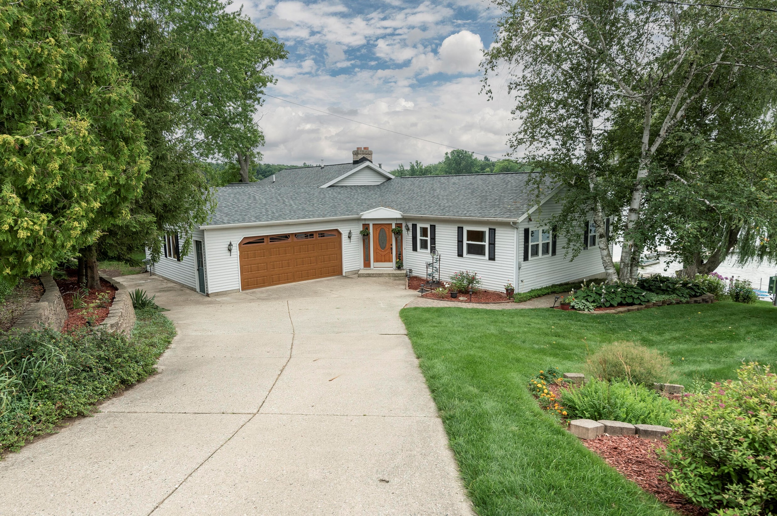 12455 Oakwood Shores St, Wayland, MI 49348-9056