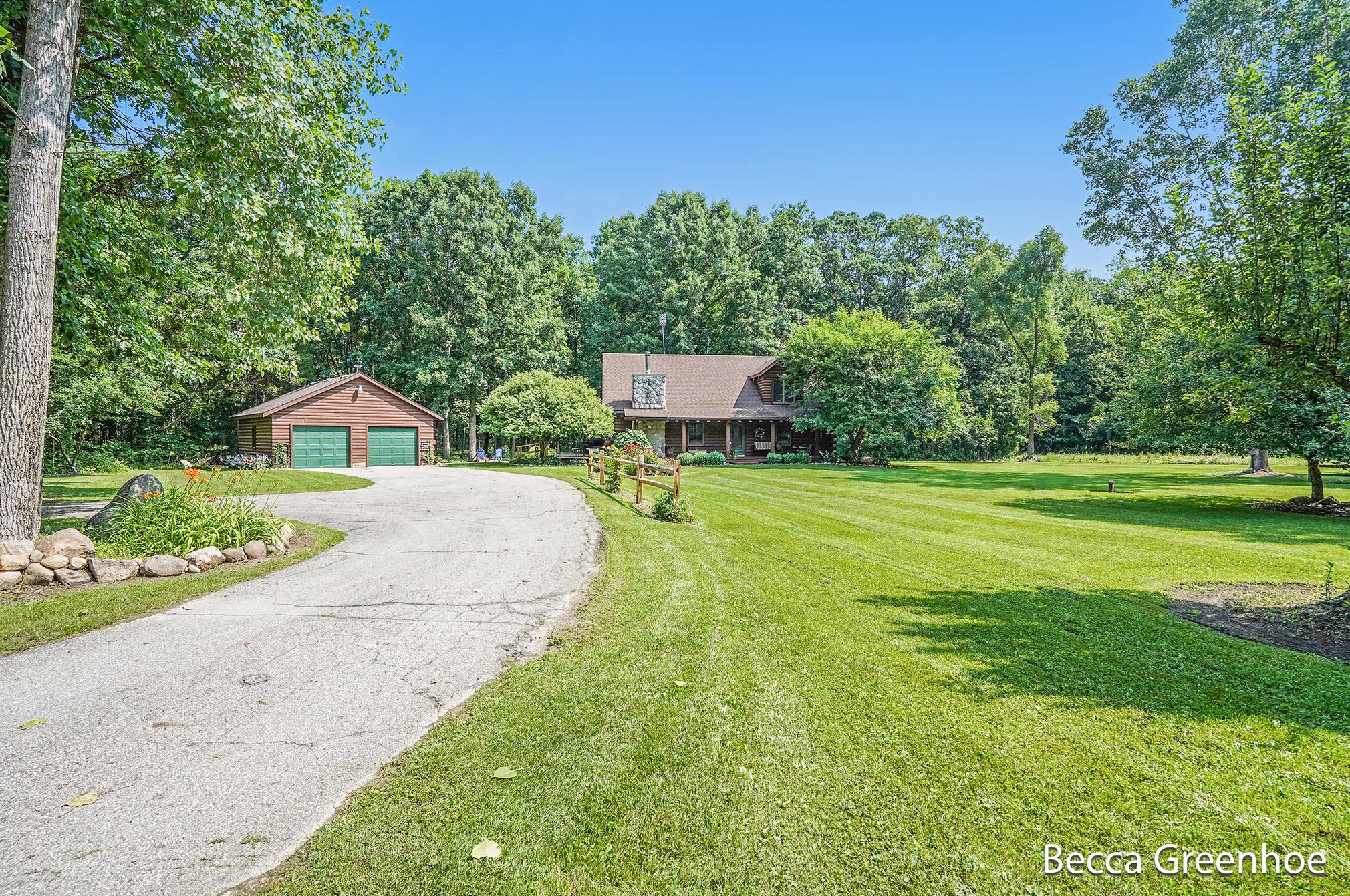 8408 Macarthur Rd, Saranac, MI 48881-9517