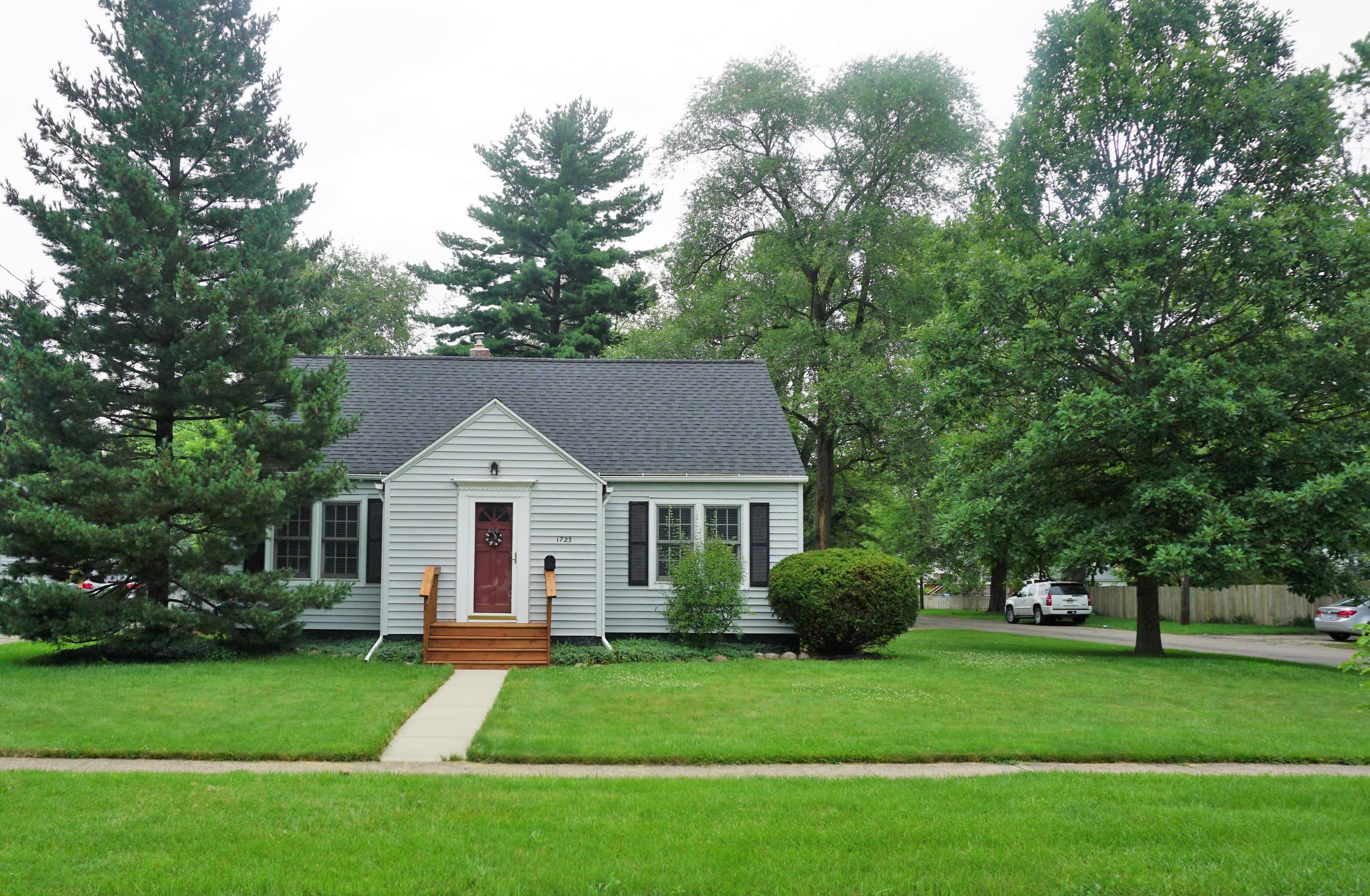 1723 Miles Ave, Kalamazoo, MI 49001