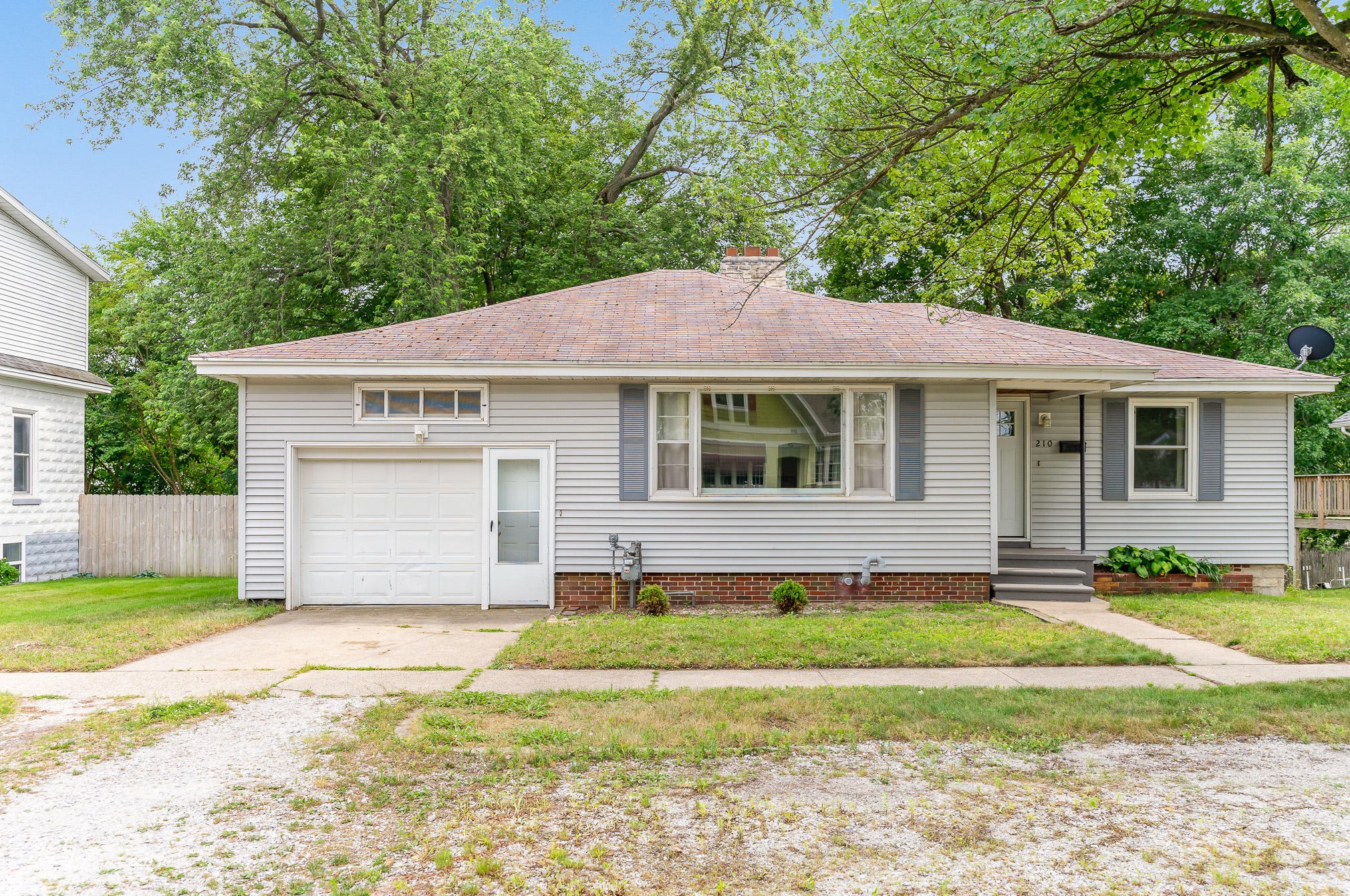 210 Summit St, Spring Lake, MI 49456-2057