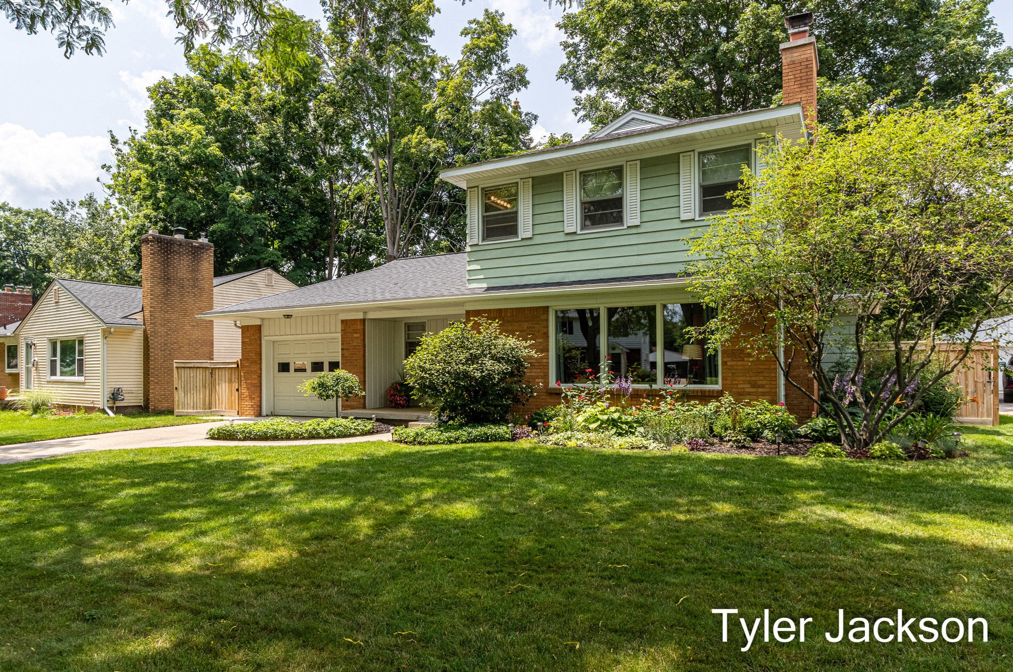 2569 Belknap Ave, Grand Rapids, MI 49505-3610