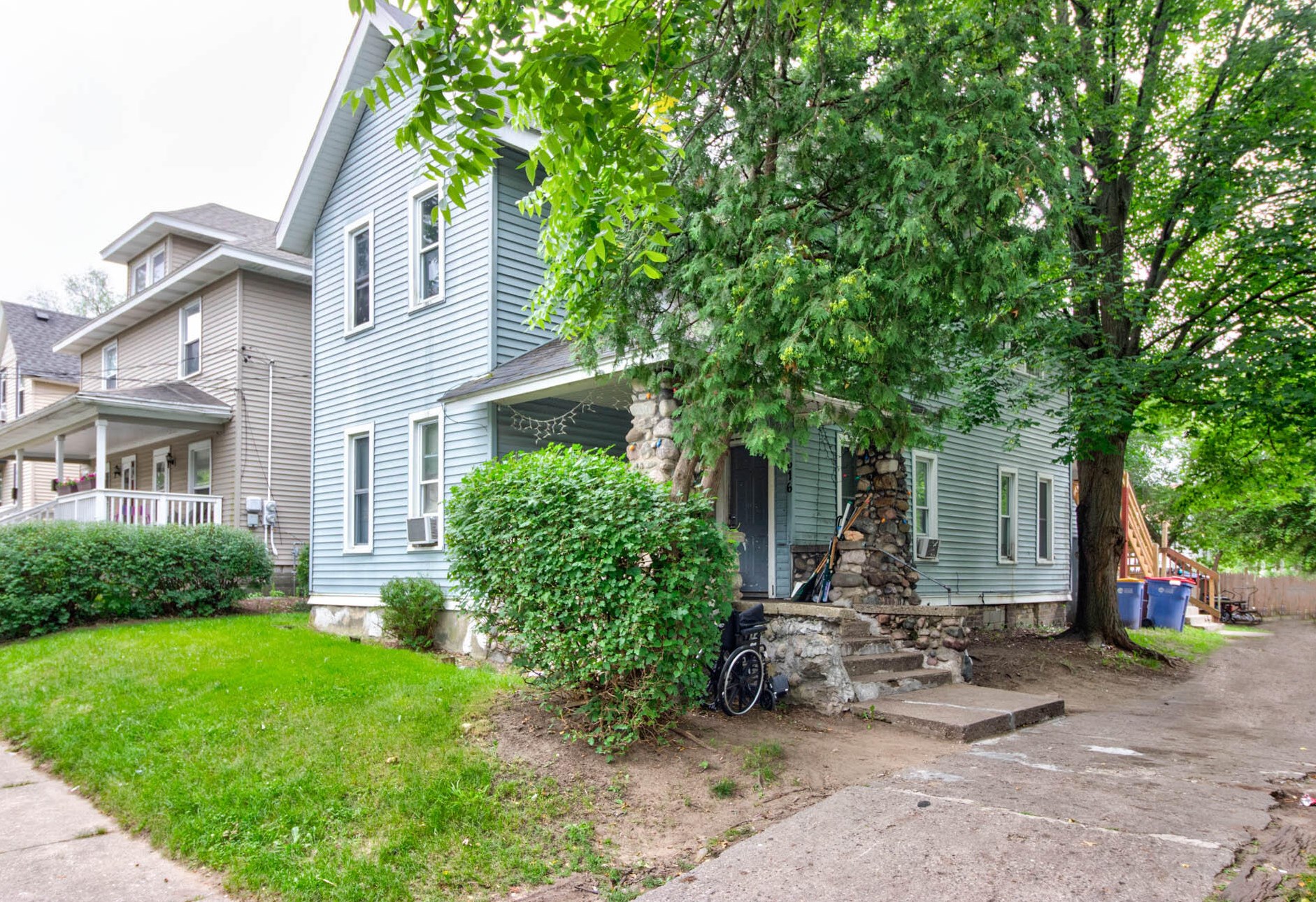 616 Bates St, Grand Rapids MI 49503-5503 exterior