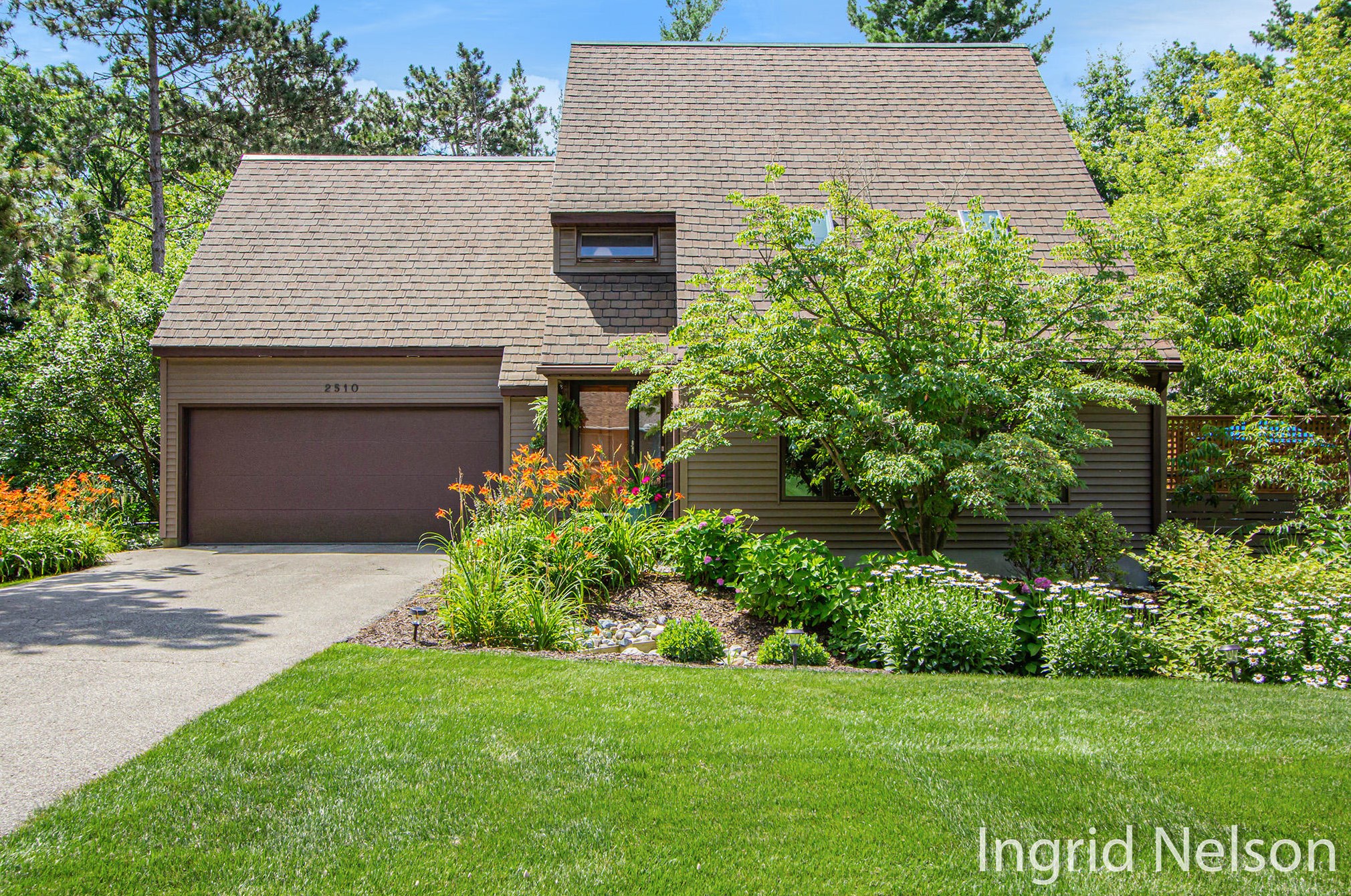 2510 Pineview Dr, Grand Rapids MI  49525-6702 exterior