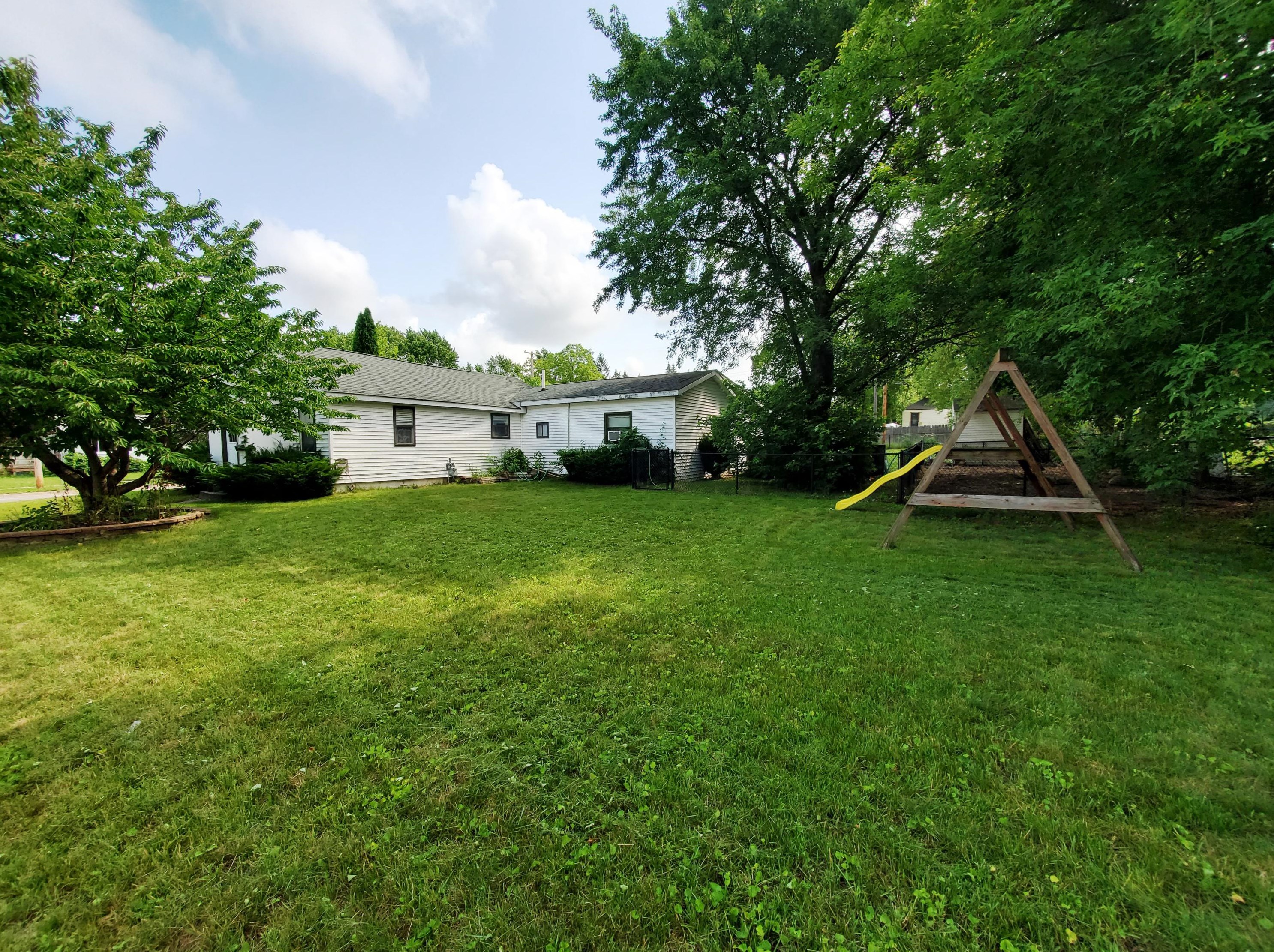 948 Ernst St, Cadillac, MI 49601-1202