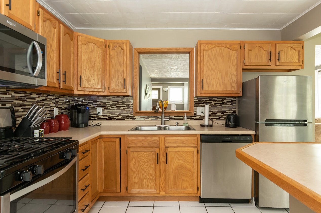 127 Hazen St, Paw Paw MI  49079-1006 exterior