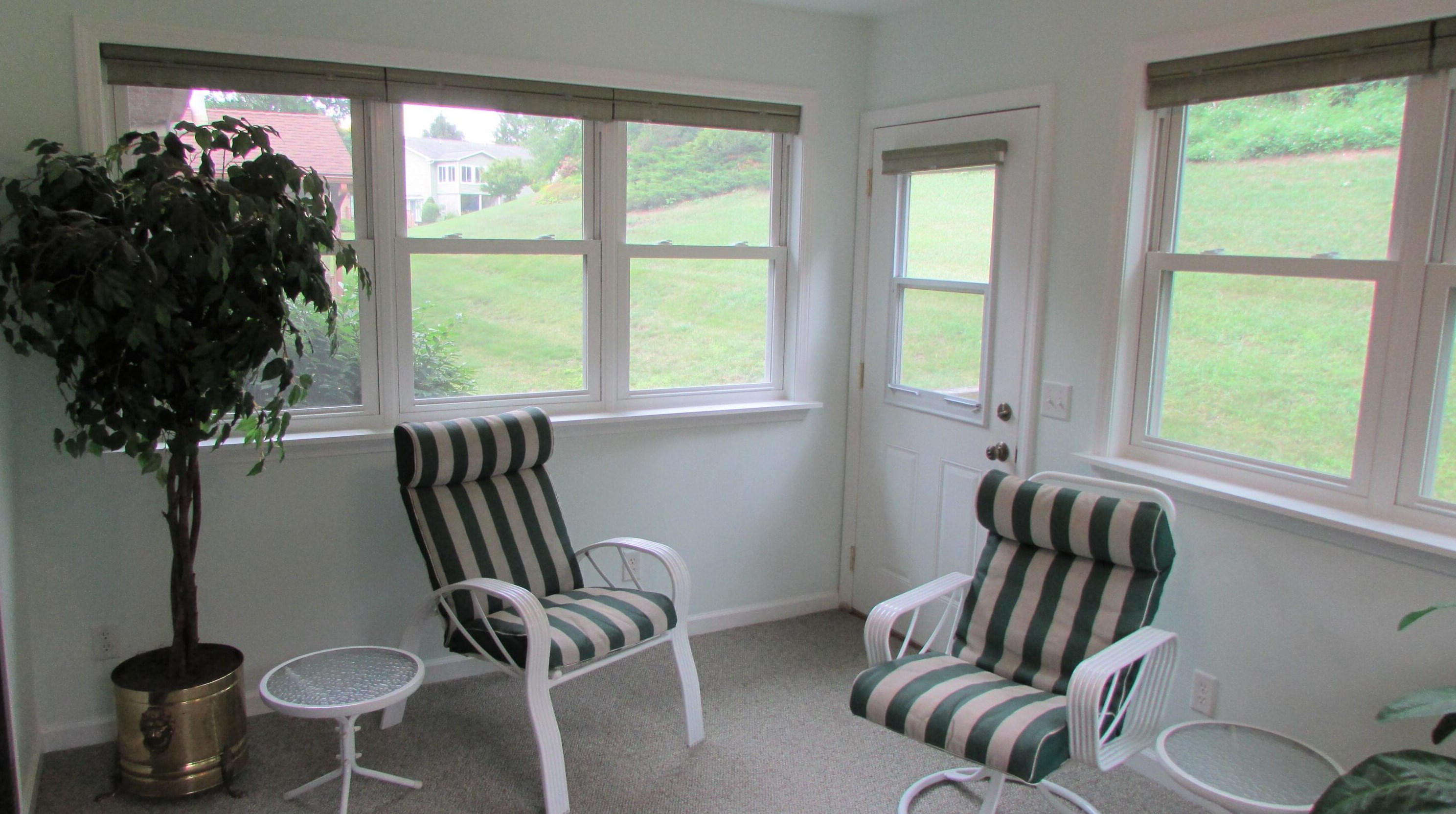 4496 Vly Dr, Grand Rapids MI exterior