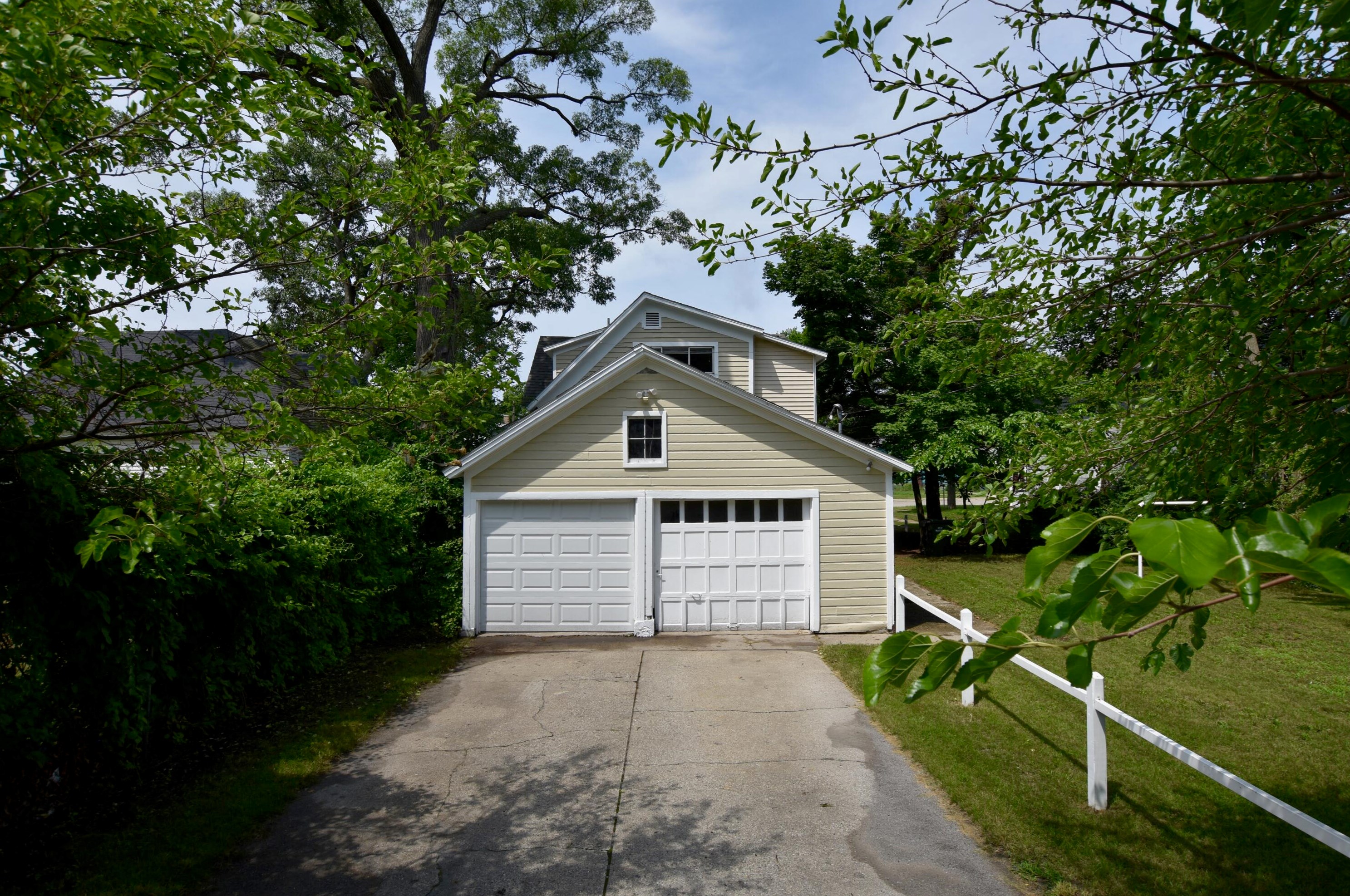 1536 Jiroch St, Meskegon, MI 49442
