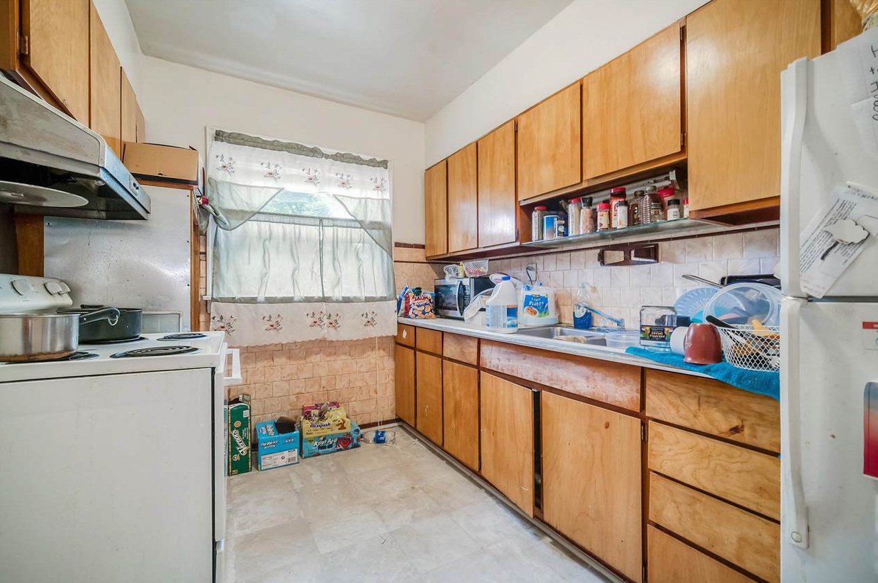 242 High St, Jackson MI 49203-3263 exterior