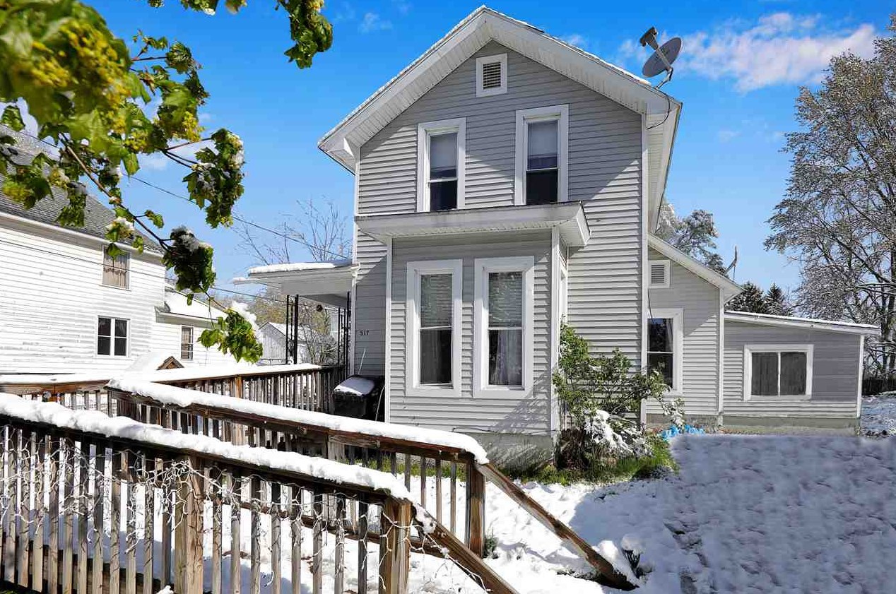 517 E Main St, Seneca, MI 49256