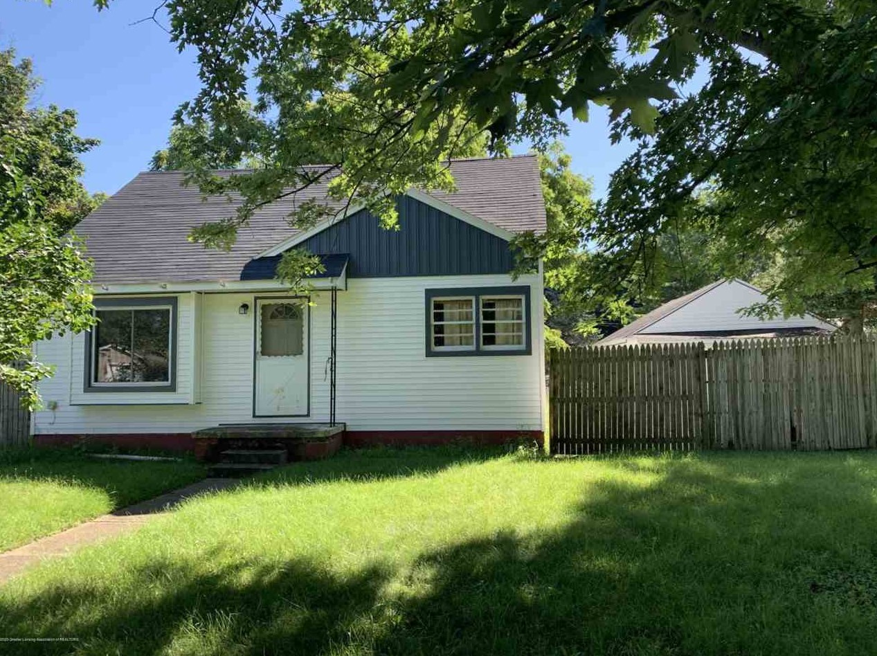 941 Varden Dr, Jackson, MI 49202-2947