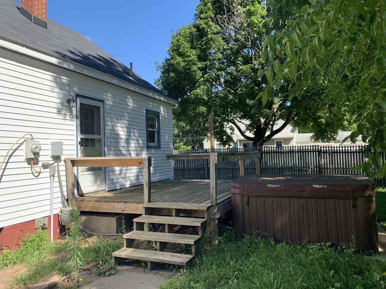 941 Varden Dr, Jackson MI 49202-0029 exterior