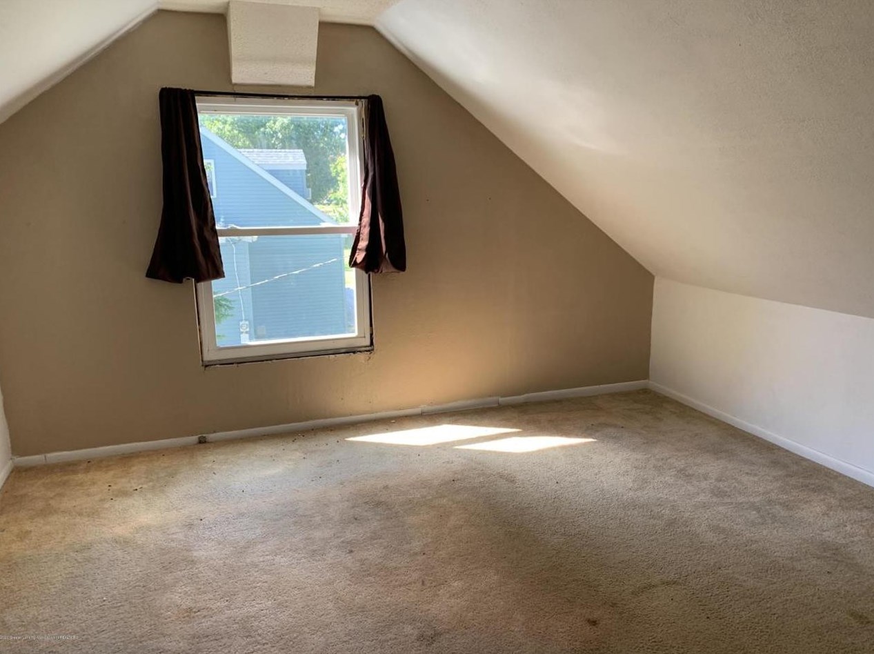 941 Varden Dr, Jackson MI 49202-0029 exterior