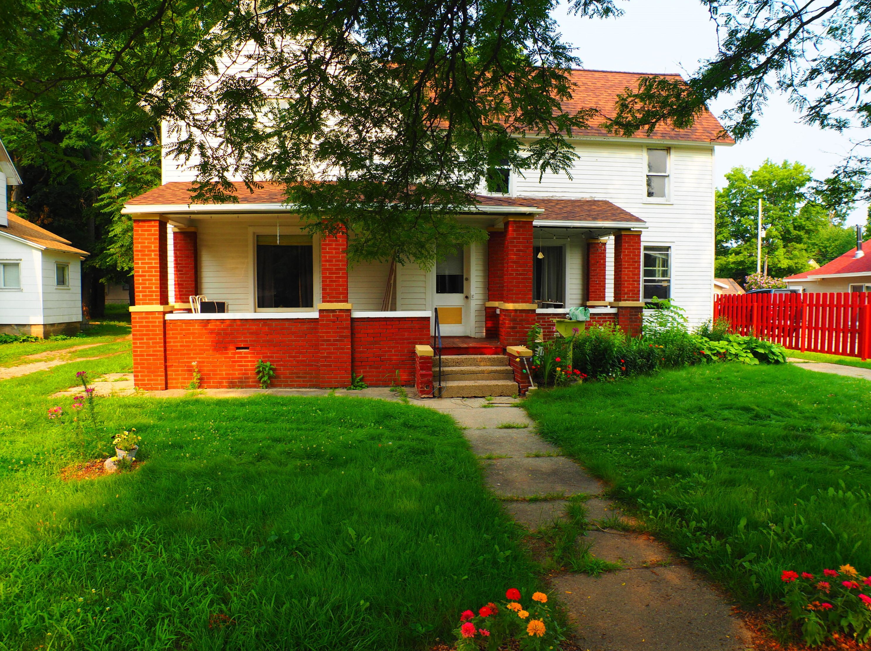 215 Main St, Wayland, MI 49348-1206