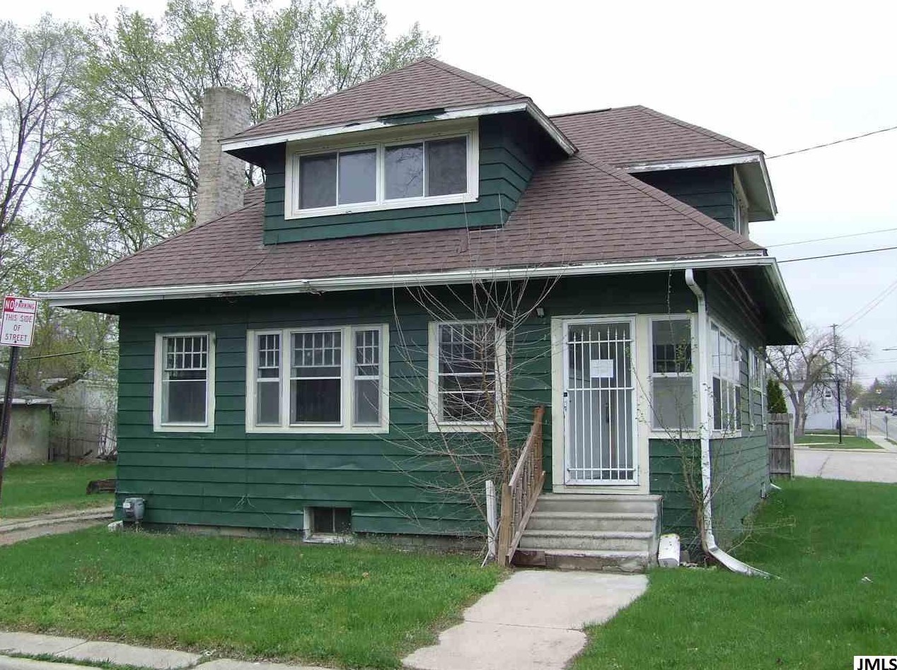 100 Francis Ct, Jackson, MI 49203-4282