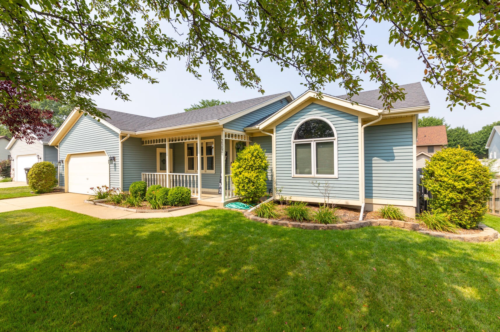 2091 Sandstone Dr, Jenison, MI 49428