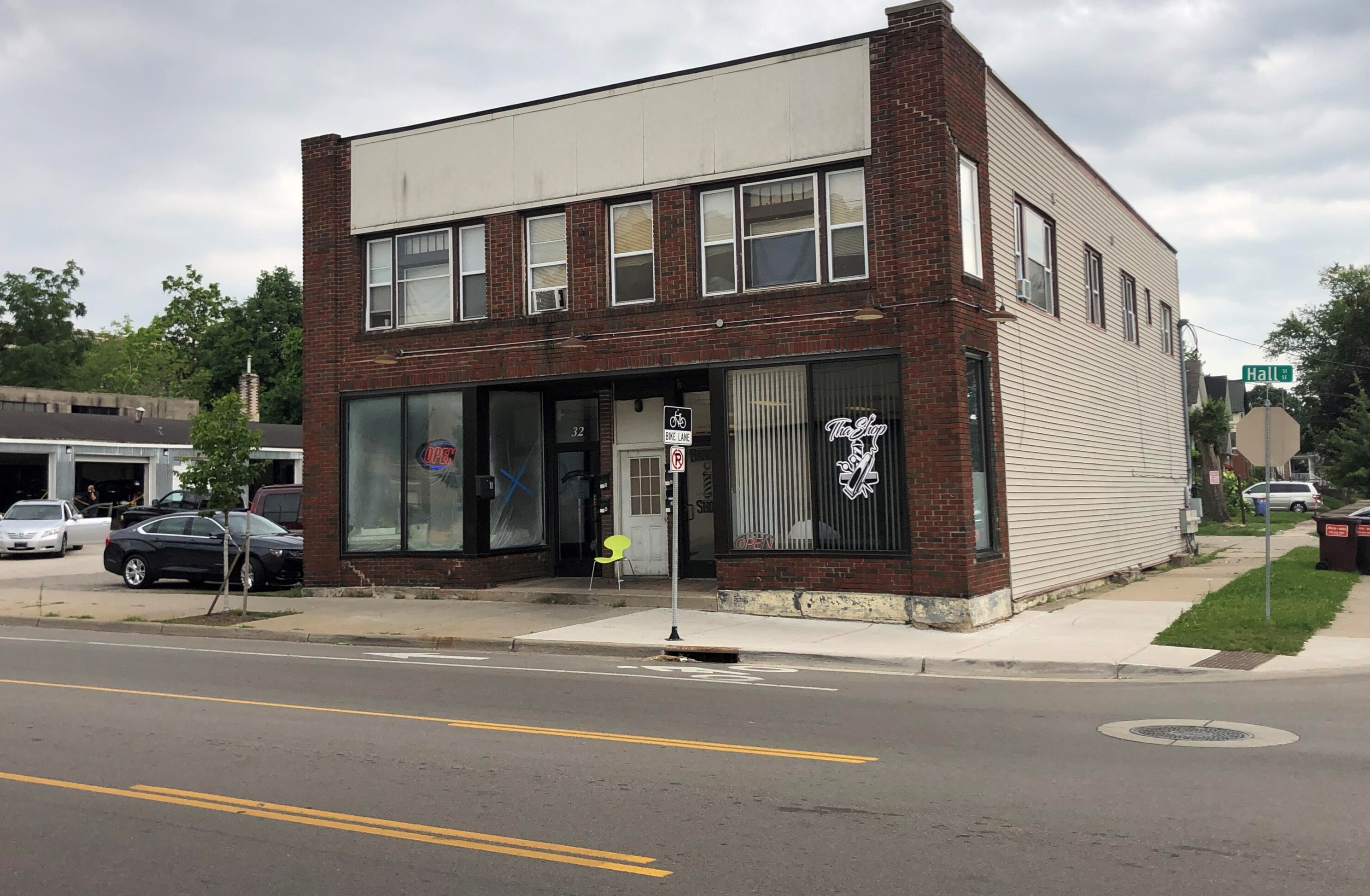 32 Hall St, Grand Rapids, MI 49507-1777