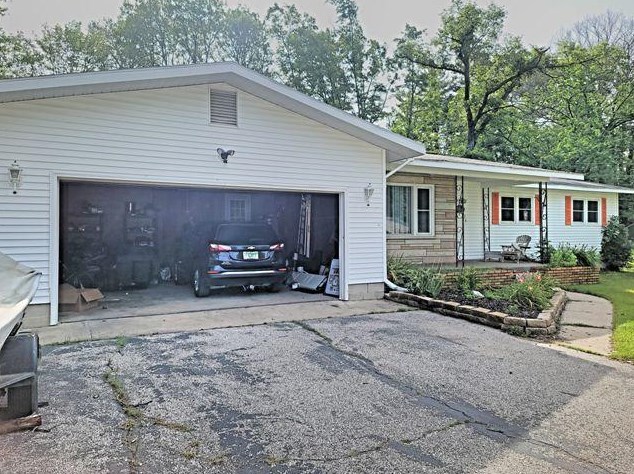 6876 Maple St, Baldwin MI 49304-9454 exterior