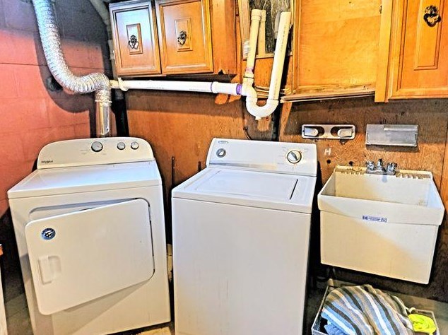 6876 Maple St, Baldwin MI 49304-9454 exterior