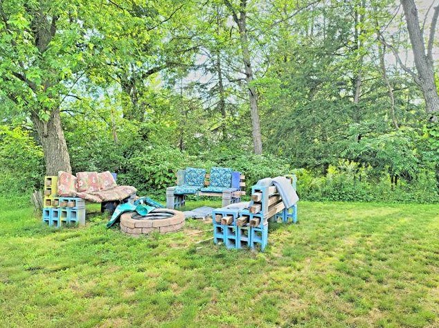 6876 Maple St, Baldwin MI 49304-9454 exterior