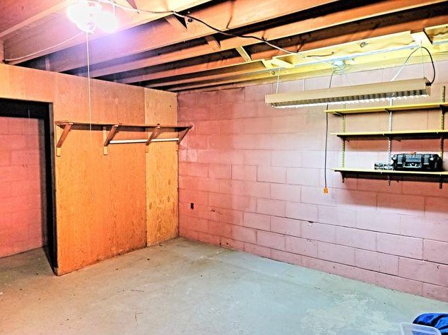 6876 Maple St, Baldwin MI 49304-9454 exterior