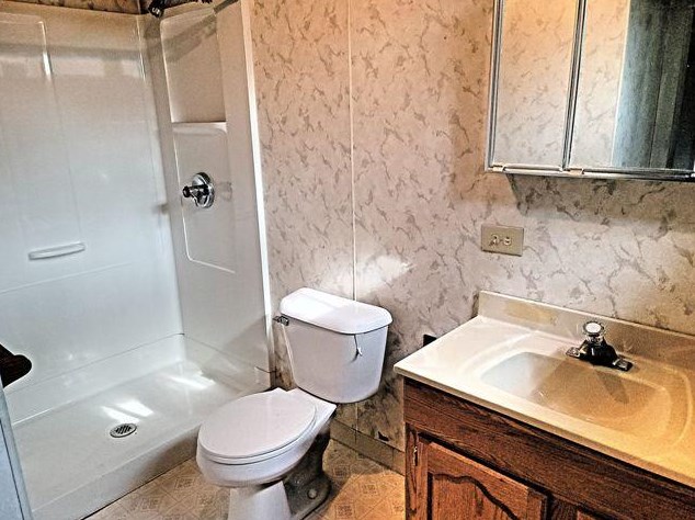 6876 Maple St, Baldwin MI 49304-9454 exterior