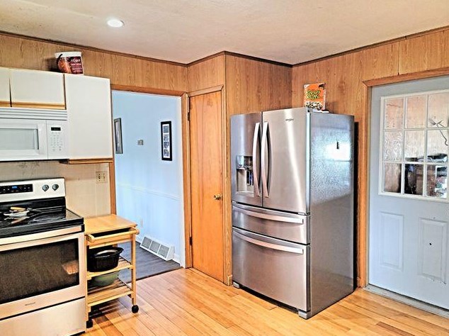 6876 Maple St, Baldwin MI 49304-9454 exterior