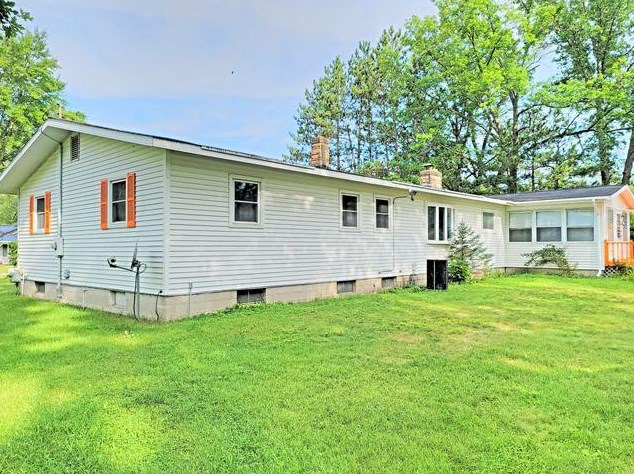 6876 Maple St, Baldwin MI 49304-9454 exterior