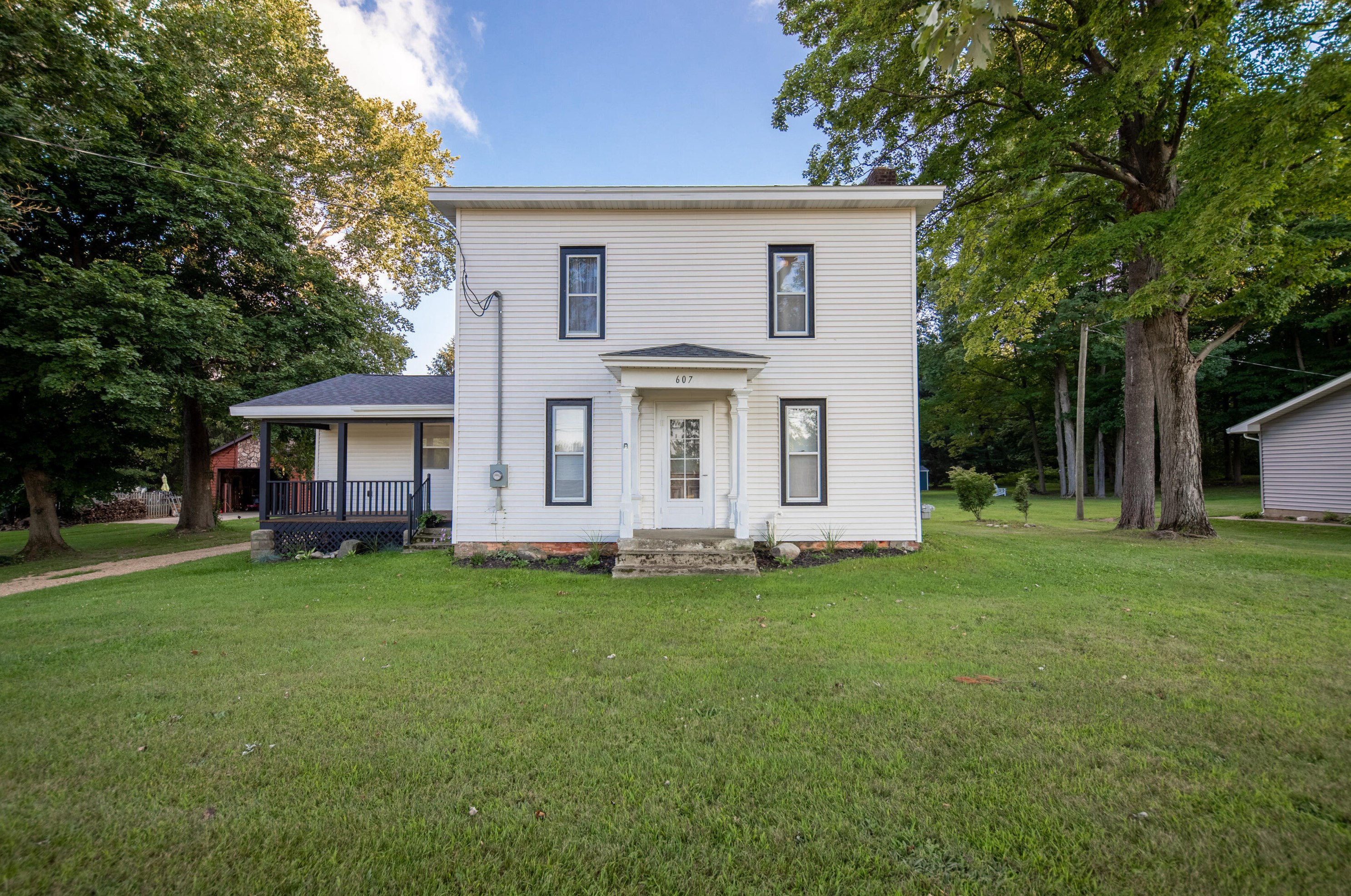 607 North St, Paw Paw, MI 49079-1062