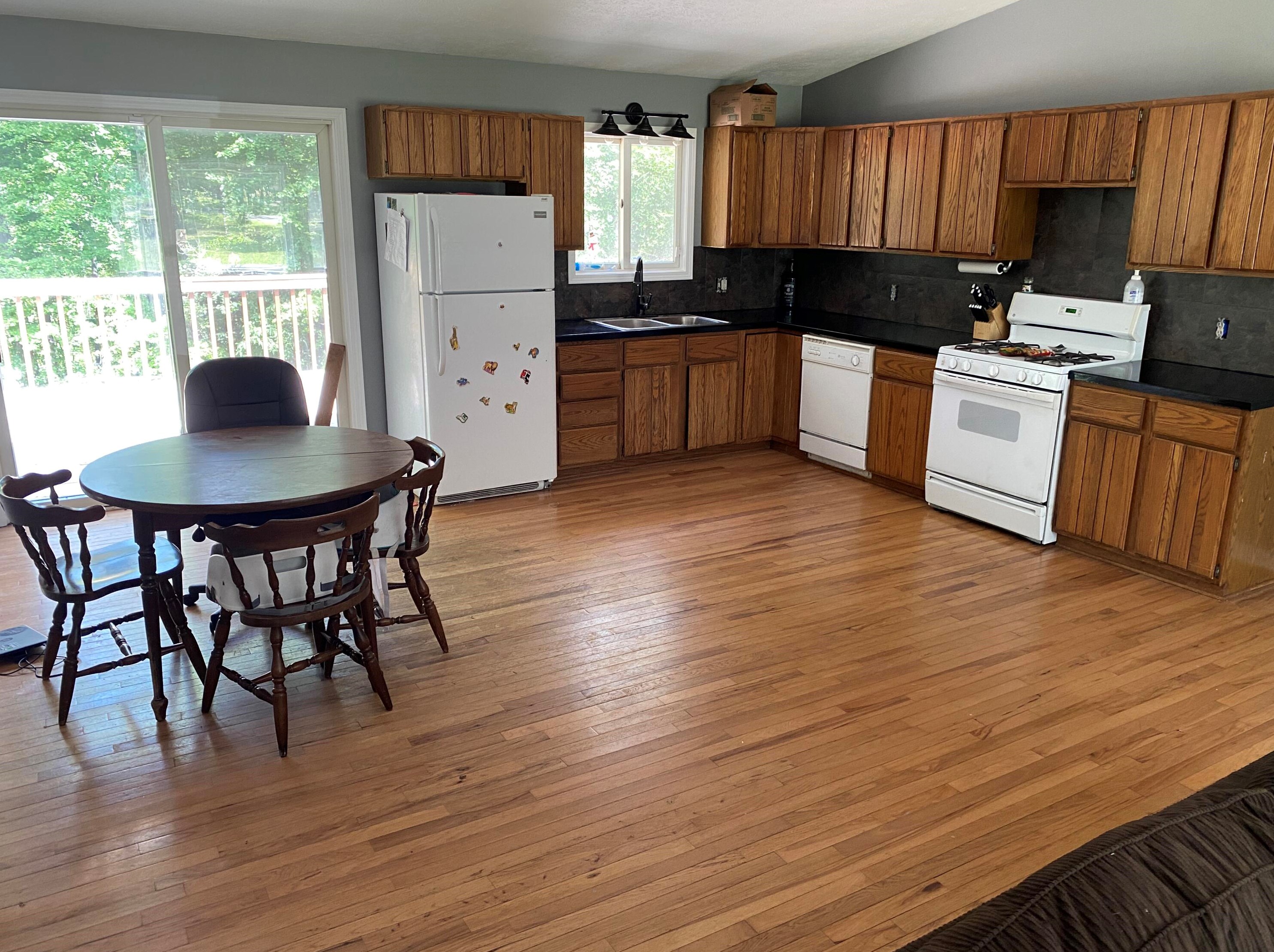 1189 E 98th St, Grant, MI 49327