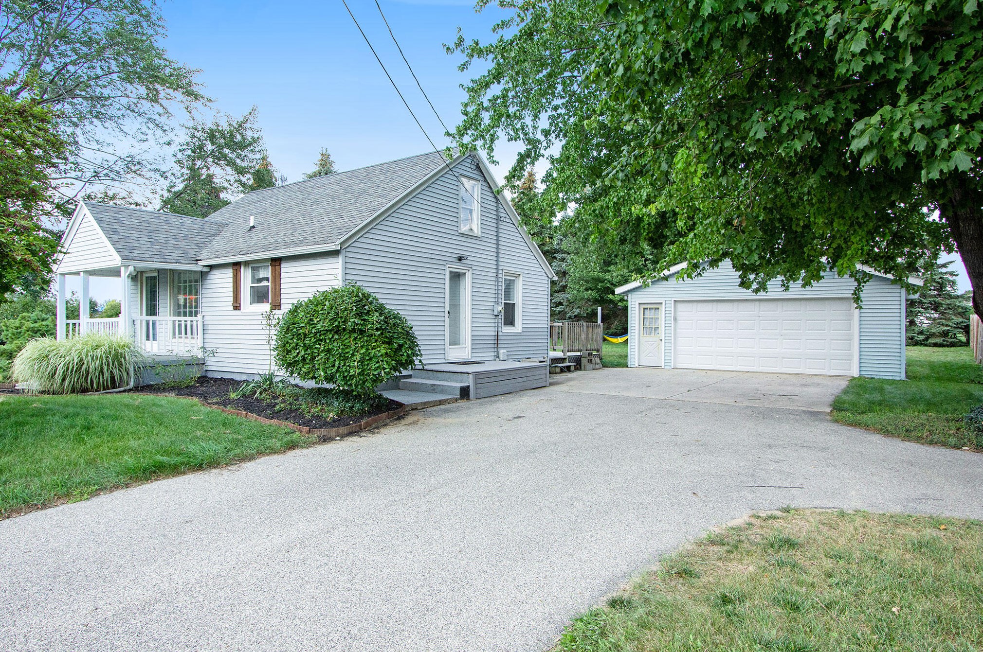 1811 Rosewood St, Jenison, MI 49428