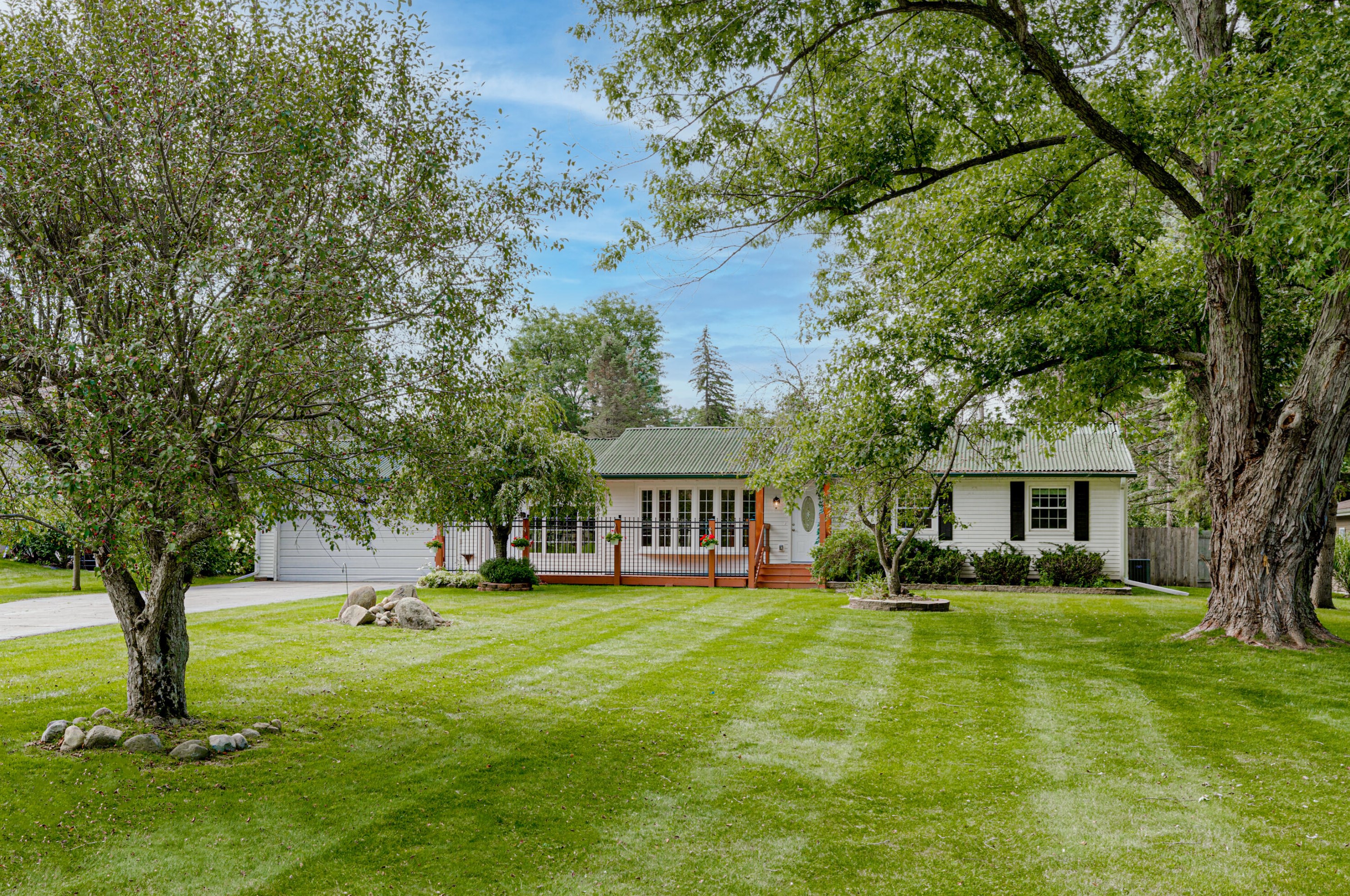 2205 Kenilworth Rd, Jackson, MI 49203-5199