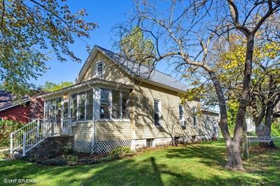 203 E Sycamore Street - Photo 1