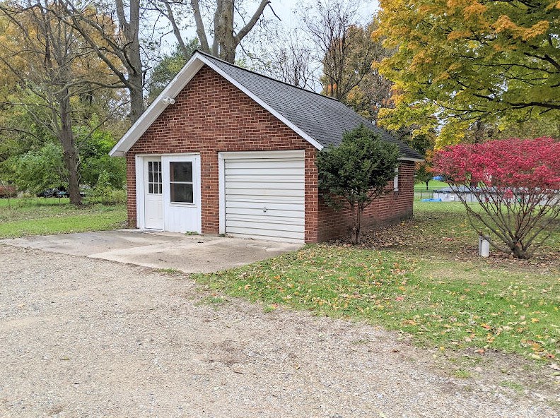 17315 10 Mile Rd, Battle Creek, MI 49014-7828