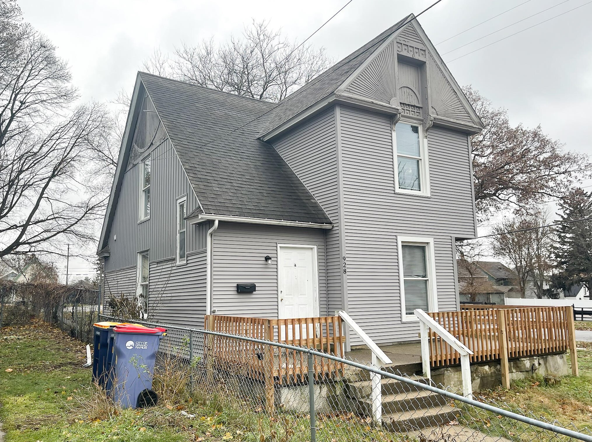 928 Thomas St, Grand Rapids MI  49506-2647 exterior